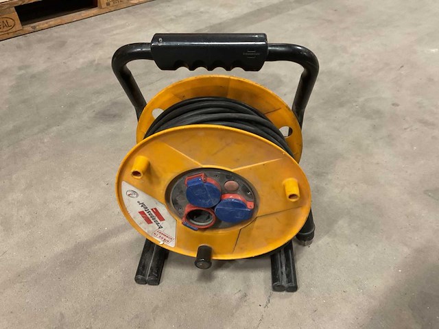 Brennenstuhl 230v 3-weg kabelhaspel - afbeelding 1 van  3