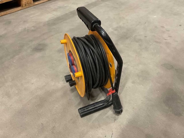 Brennenstuhl 230v 3-weg kabelhaspel - afbeelding 2 van  3