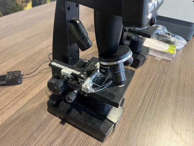 Bresser - 52-01000 lcd - microscope - afbeelding 2 van  3
