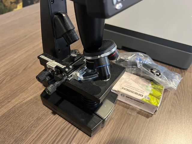 Bresser - 52-01000 lcd - microscope - afbeelding 2 van  4