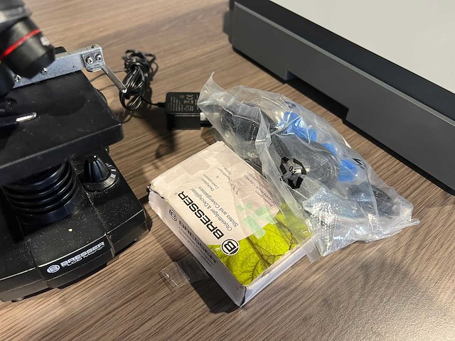 Bresser - 52-01000 lcd - microscope - afbeelding 3 van  4
