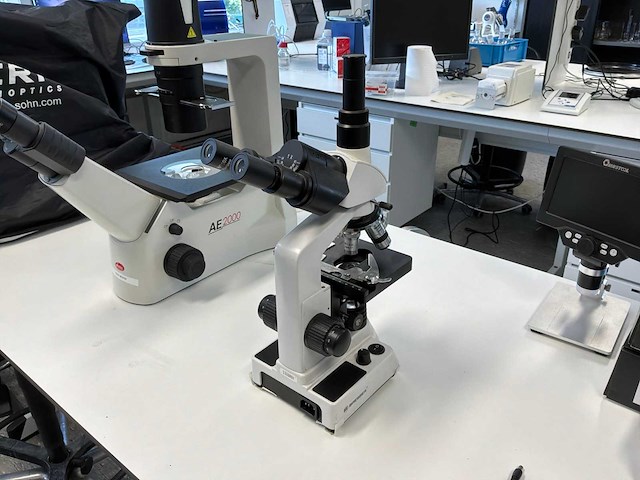 Bresser 57-23100 researcher trino microscoop - afbeelding 1 van  5