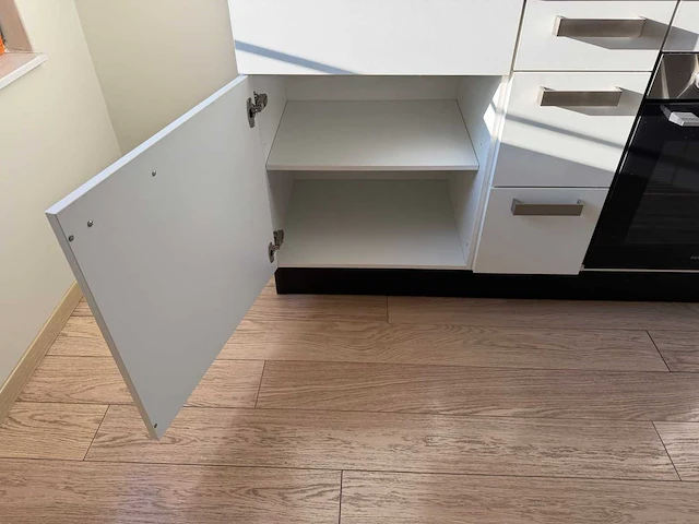 Bribus - keuken met apparatuur - afbeelding 5 van  12