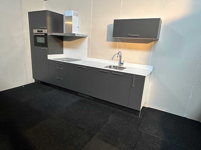 Bribus keuken - 304cm v.v. bosch inbouwapparatuur, composiet werkblad, kleur u1233 grafiet (nieuw in doos) - afbeelding 24 van  26