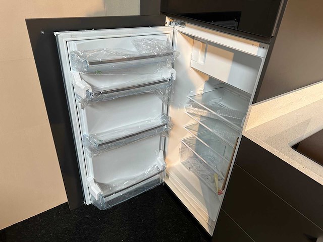 Bribus keuken - 329cm v.v. bosch inbouwapparatuur, composiet werkblad, kleur u1233 grafiet (showroommodel) - afbeelding 2 van  27