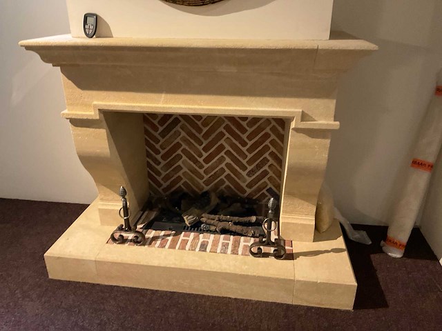 Bricolo natuurstenen schouw met open gashaard - afbeelding 3 van  6