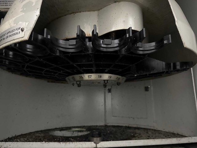 Bridgeport - vmc 1500 portal - portal milling machine - 1999 - afbeelding 13 van  19