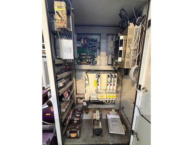 Bridgeport - vmc 1500 portal - portal milling machine - 1999 - afbeelding 17 van  19