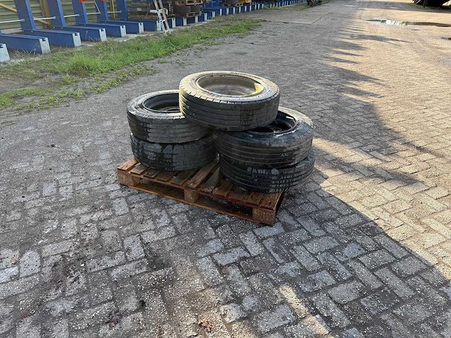 Bridgestone - band 205/65r17.5 (5x) - afbeelding 1 van  20