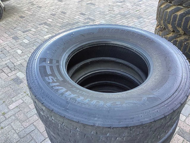 Bridgestone - duravis r-drive 002 - tyre, wheel and rim (4x) - afbeelding 2 van  3