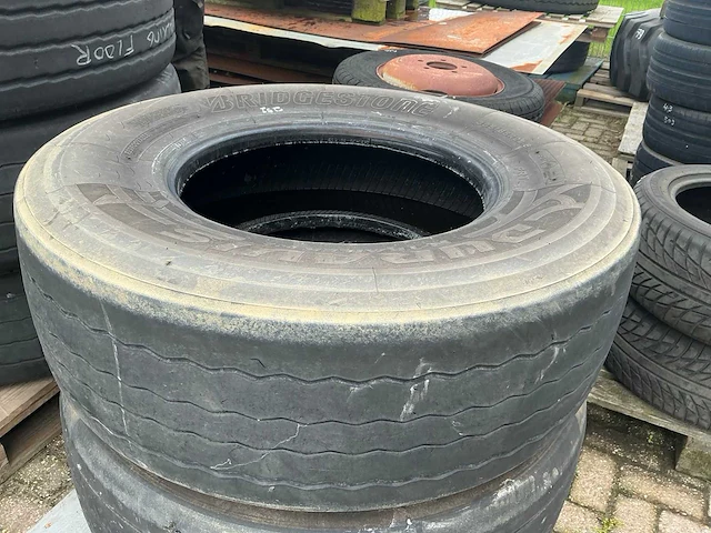 Bridgestone - duravis r-trailer 002 - truck tyre - afbeelding 5 van  5
