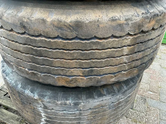 Bridgestone - r164 - truck tyre (2x) - afbeelding 2 van  11