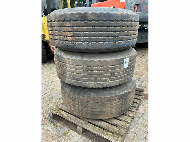 Bridgestone - r164 - truck tyre (2x) - afbeelding 4 van  11