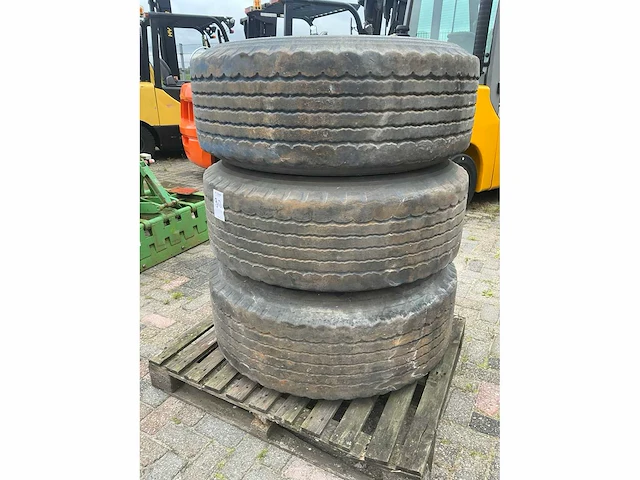 Bridgestone - r164 - truck tyre (2x) - afbeelding 5 van  11