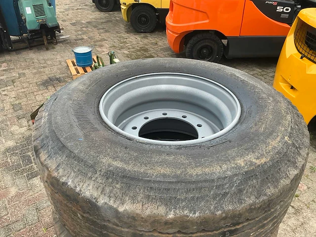 Bridgestone - r164 - truck tyre (2x) - afbeelding 7 van  11