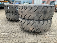 Bridgestone 18.00r25 volrubber industrie band met velg (4x) - afbeelding 1 van  8