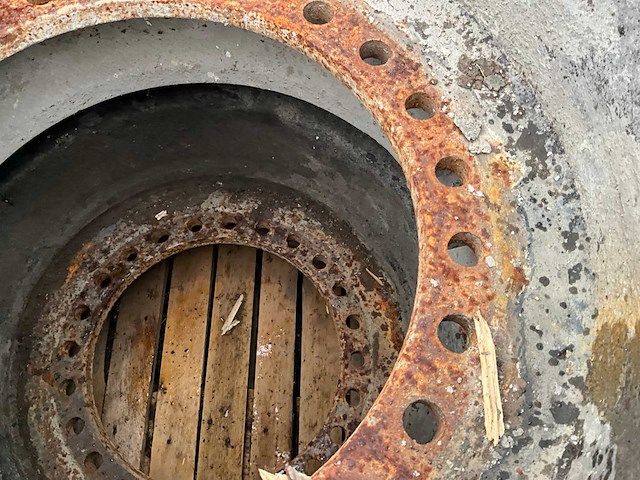 Bridgestone 18.00r25 volrubber industrie band met velg (4x) - afbeelding 7 van  8