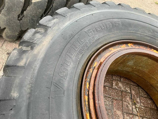 Bridgestone 21.00 r35 band met velg (4x) - afbeelding 4 van  26