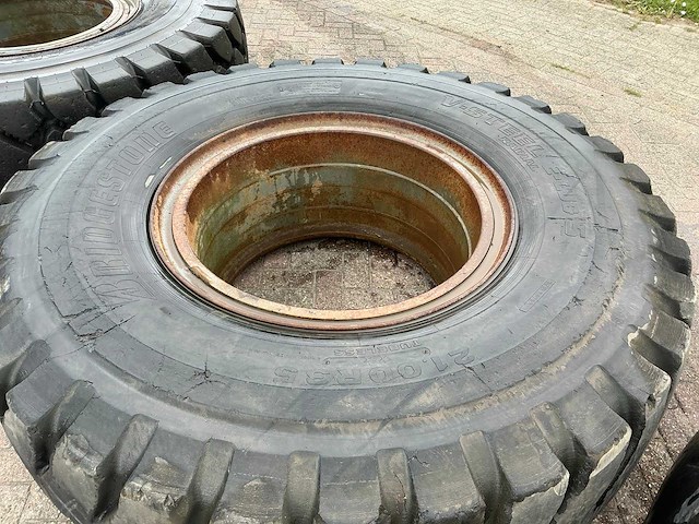 Bridgestone 21.00 r35 band met velg (4x) - afbeelding 7 van  26