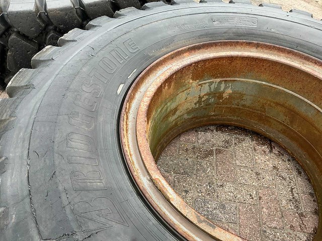 Bridgestone 21.00 r35 band met velg (4x) - afbeelding 8 van  26