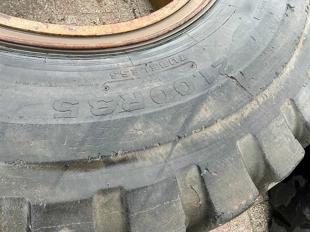 Bridgestone 21.00 r35 band met velg (4x) - afbeelding 10 van  26