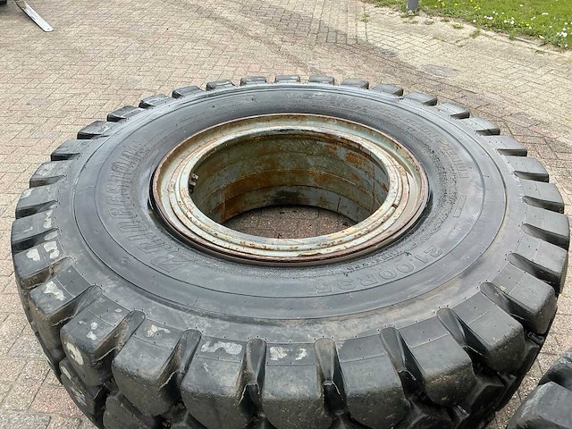 Bridgestone 21.00 r35 band met velg (4x) - afbeelding 11 van  26