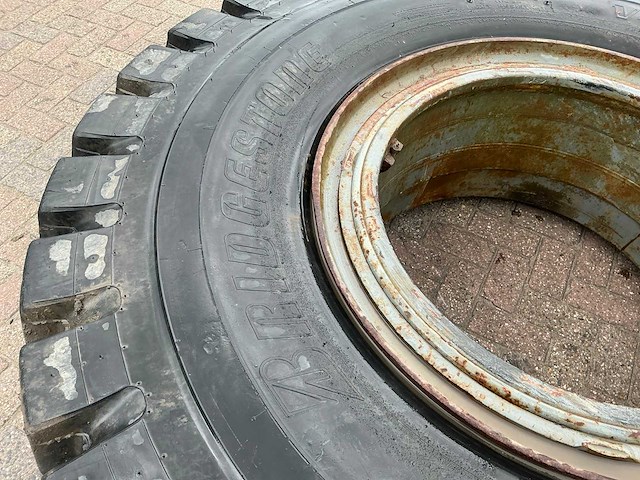Bridgestone 21.00 r35 band met velg (4x) - afbeelding 13 van  26