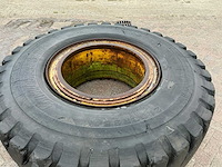 Bridgestone 21.00 r35 band met velg (4x) - afbeelding 24 van  26