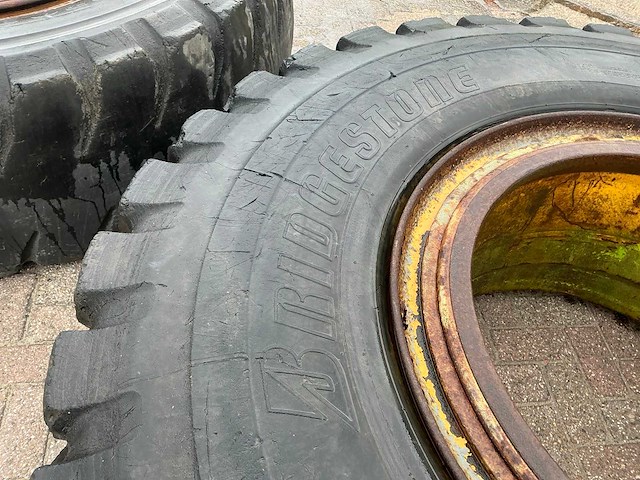 Bridgestone 21.00 r35 band met velg (4x) - afbeelding 25 van  26