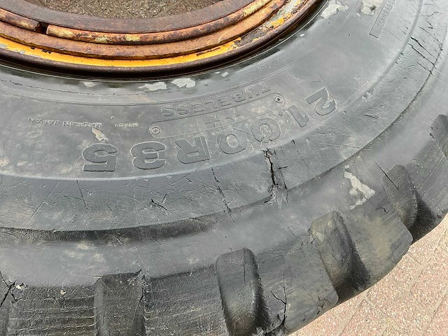 Bridgestone 21.00 r35 band met velg (4x) - afbeelding 26 van  26
