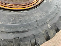 Bridgestone 21.00 r35 band met velg (4x) - afbeelding 26 van  26