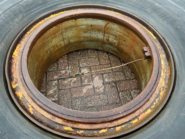 Bridgestone 21.00 r35 band met velg (4x) - afbeelding 3 van  4