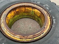 Bridgestone 21.00 r35 band met velg (4x) - afbeelding 4 van  4