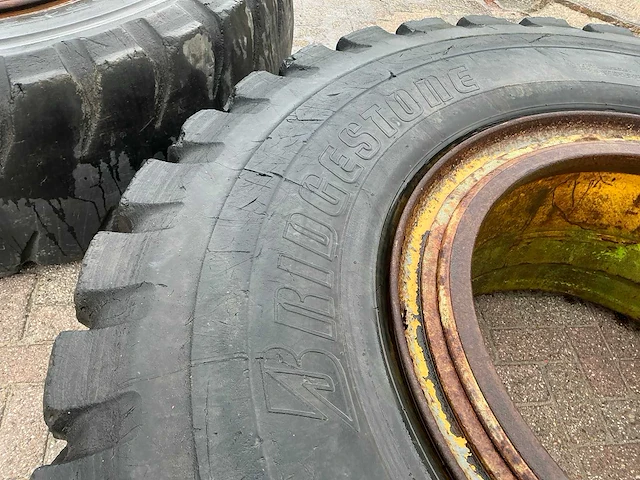 Bridgestone 21.00 r35 wiel/velg (4x) - afbeelding 1 van  8