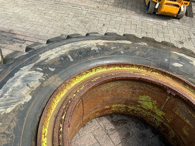Bridgestone 24.99r35 band met velg (4x) - afbeelding 3 van  21