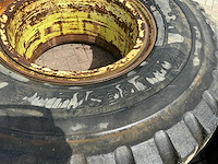 Bridgestone 24.99r35 band met velg (4x) - afbeelding 10 van  21