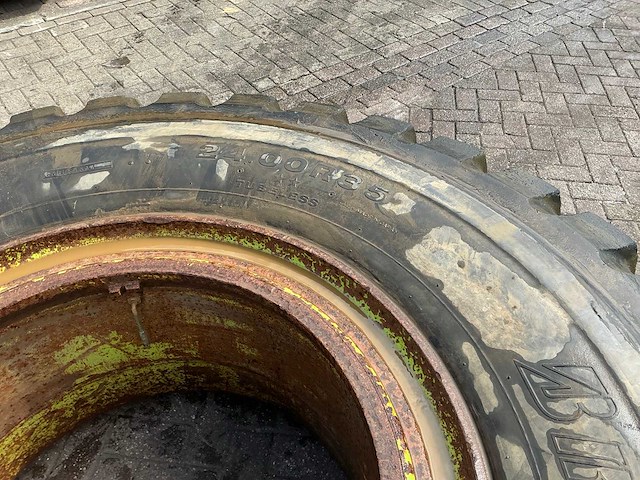 Bridgestone 24.99r35 band met velg (4x) - afbeelding 2 van  21