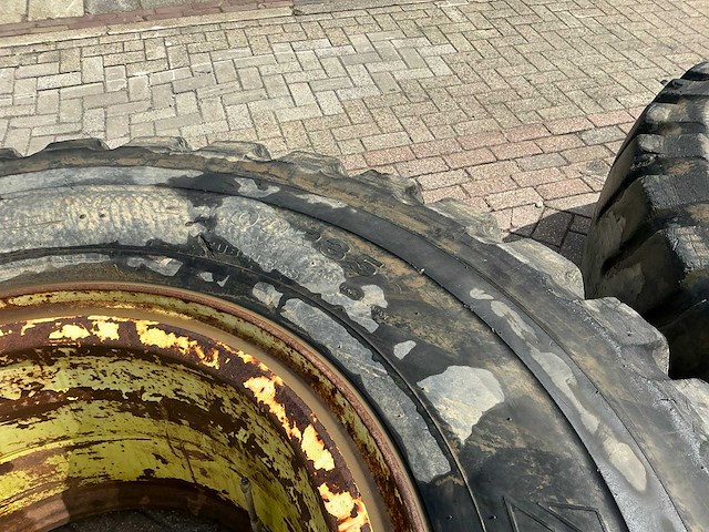 Bridgestone 24.99r35 band met velg (4x) - afbeelding 11 van  21