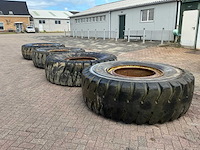 Bridgestone 24.99r35 band met velg (4x) - afbeelding 1 van  21