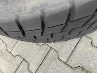 Bridgestone 315/80r 22.5 vrachtwagenband - afbeelding 1 van  1