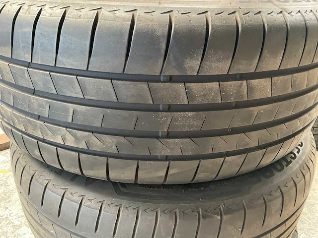 Bridgestone alenza autoband op velg, 20”, audi etron (4x) - afbeelding 1 van  7