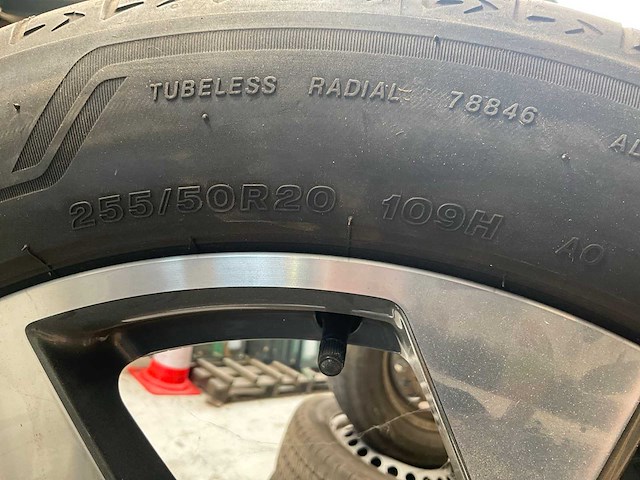 Bridgestone alenza autoband op velg, 20”, audi etron (4x) - afbeelding 7 van  7