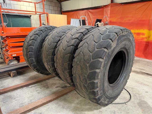Bridgestone banden shovel 20.5r25 - afbeelding 1 van  5