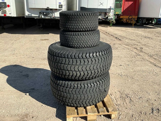 Bridgestone / bkt band, wiel en velg (4x) - afbeelding 1 van  5