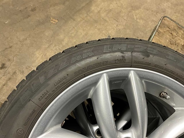Bridgestone blizzak lm-25 205/55r17 autoband - afbeelding 4 van  10
