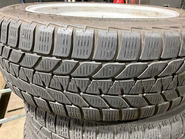 Bridgestone blizzak lm-25 205/55r17 autoband - afbeelding 8 van  10