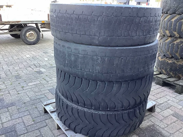 Bridgestone duravis r-drive 002 315/80 r 22.5 autoband (4x) - afbeelding 1 van  3