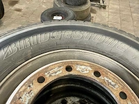 Bridgestone m729 vrachtwagen band en velg - afbeelding 3 van  5