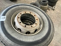 Bridgestone m729 vrachtwagen band en velg - afbeelding 4 van  5