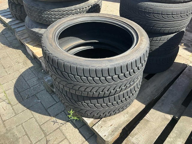 Bridgestone snow autoband (2x) 245/45r19 - afbeelding 1 van  6